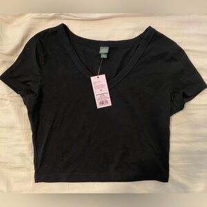 NWT Black Cropped V-Neck T-Shirt
